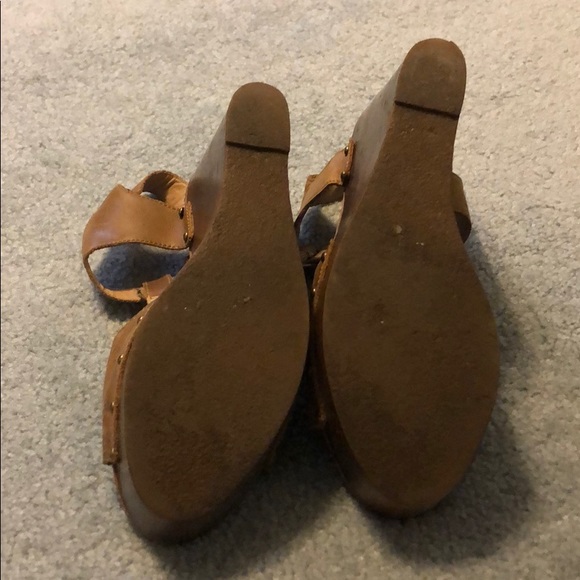 Steve Madden t-strap platforms - Picture 2 of 5